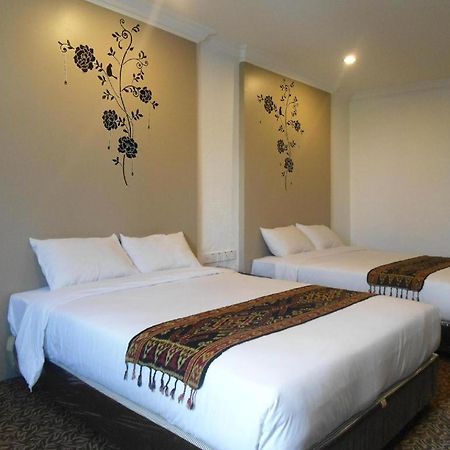 Regent Hotel Бинтулу Екстериор снимка