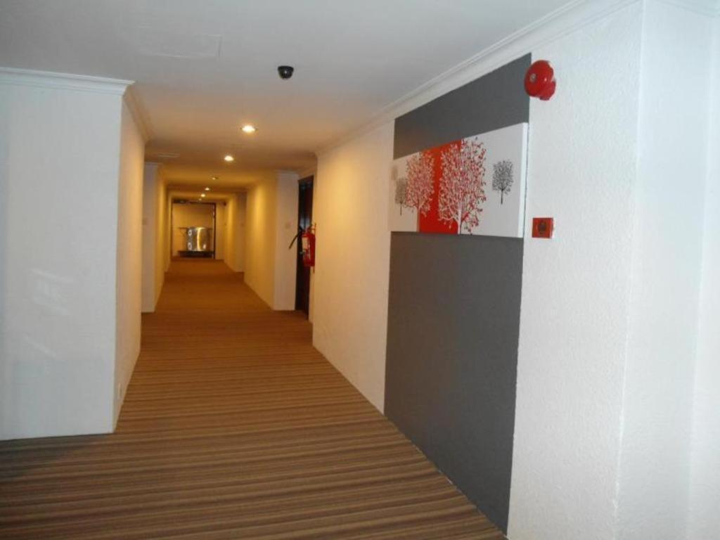 Regent Hotel Бинтулу Екстериор снимка