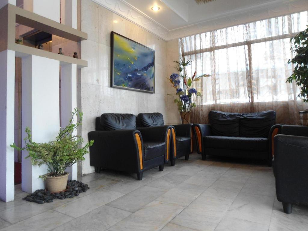 Regent Hotel Бинтулу Екстериор снимка
