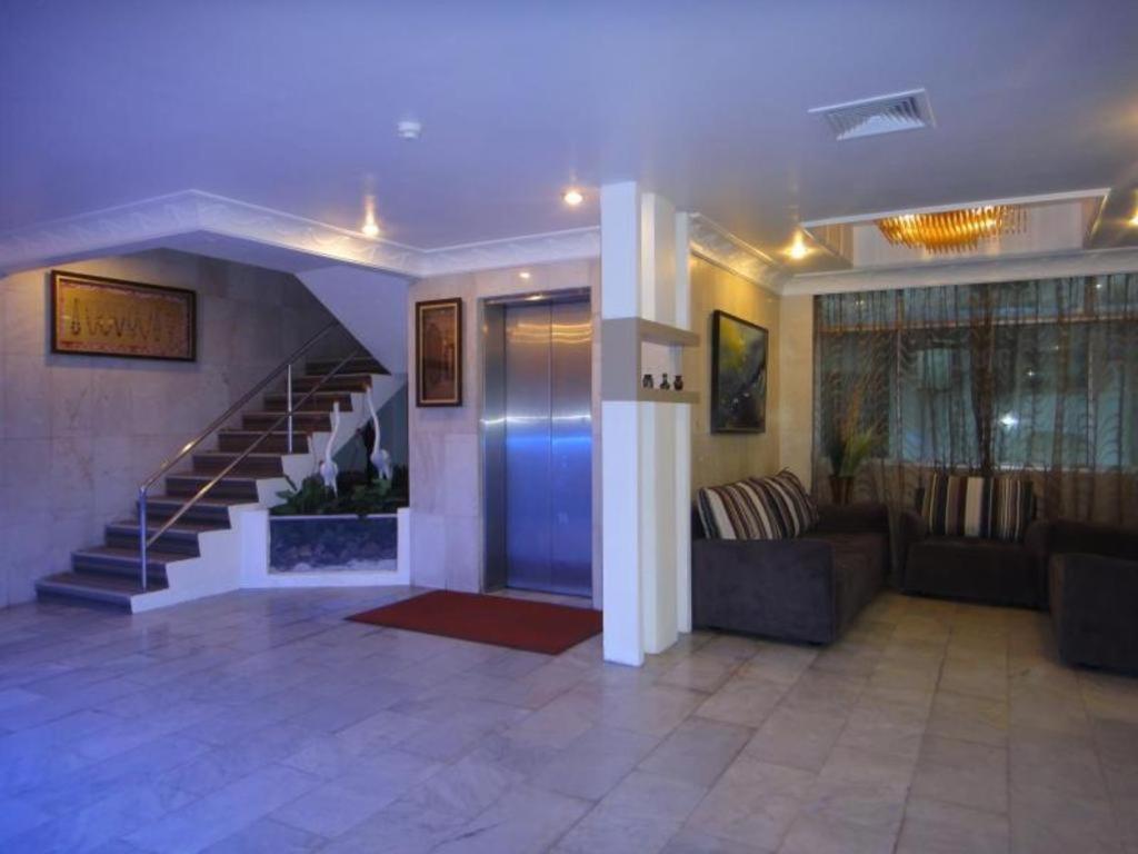 Regent Hotel Бинтулу Екстериор снимка
