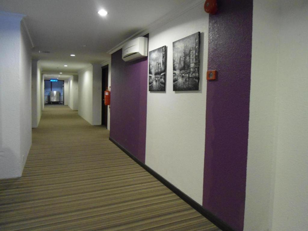 Regent Hotel Бинтулу Екстериор снимка