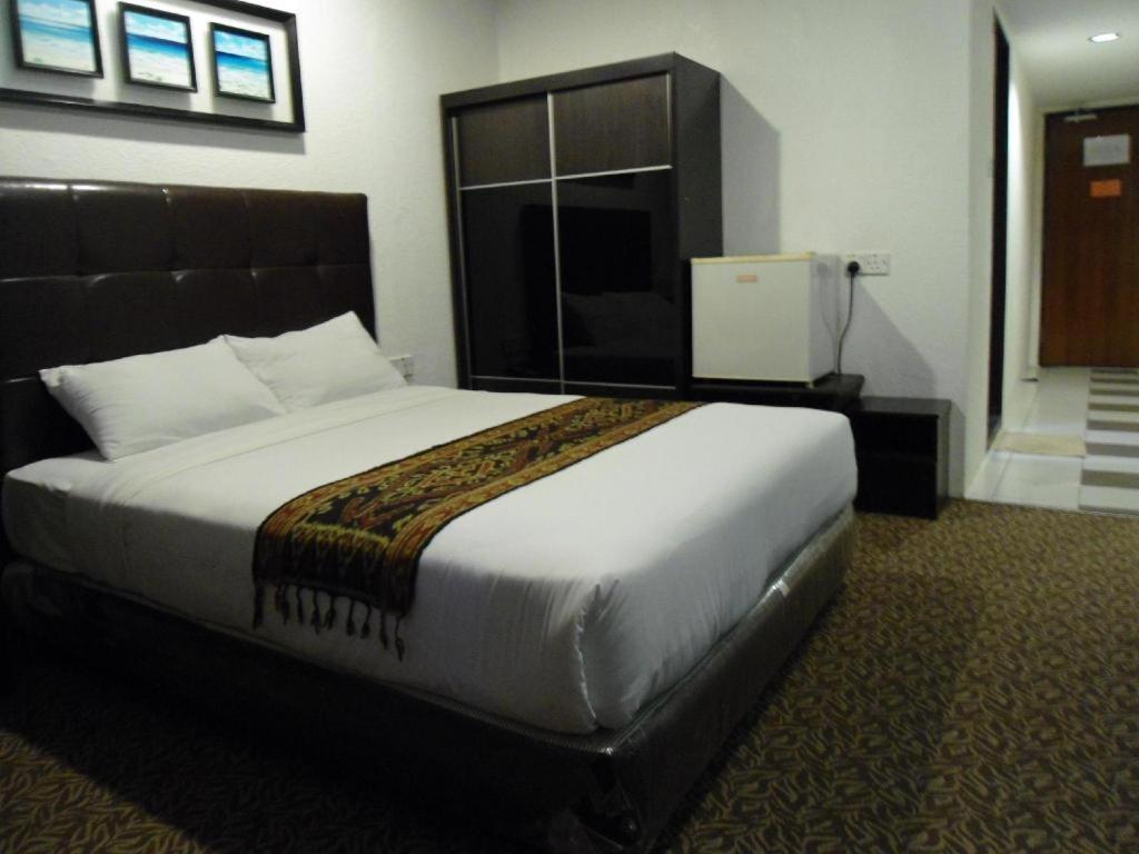 Regent Hotel Бинтулу Екстериор снимка