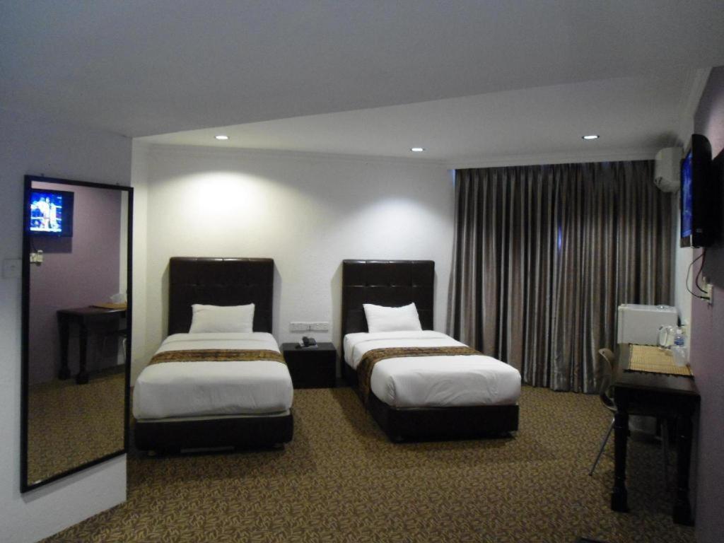 Regent Hotel Бинтулу Екстериор снимка