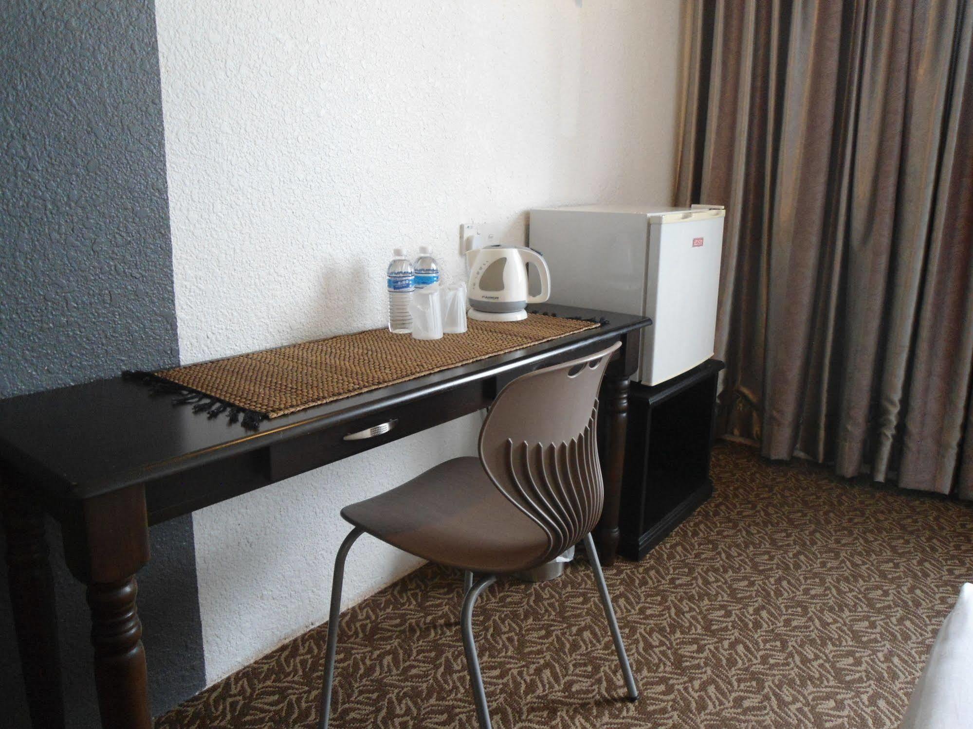 Regent Hotel Бинтулу Екстериор снимка