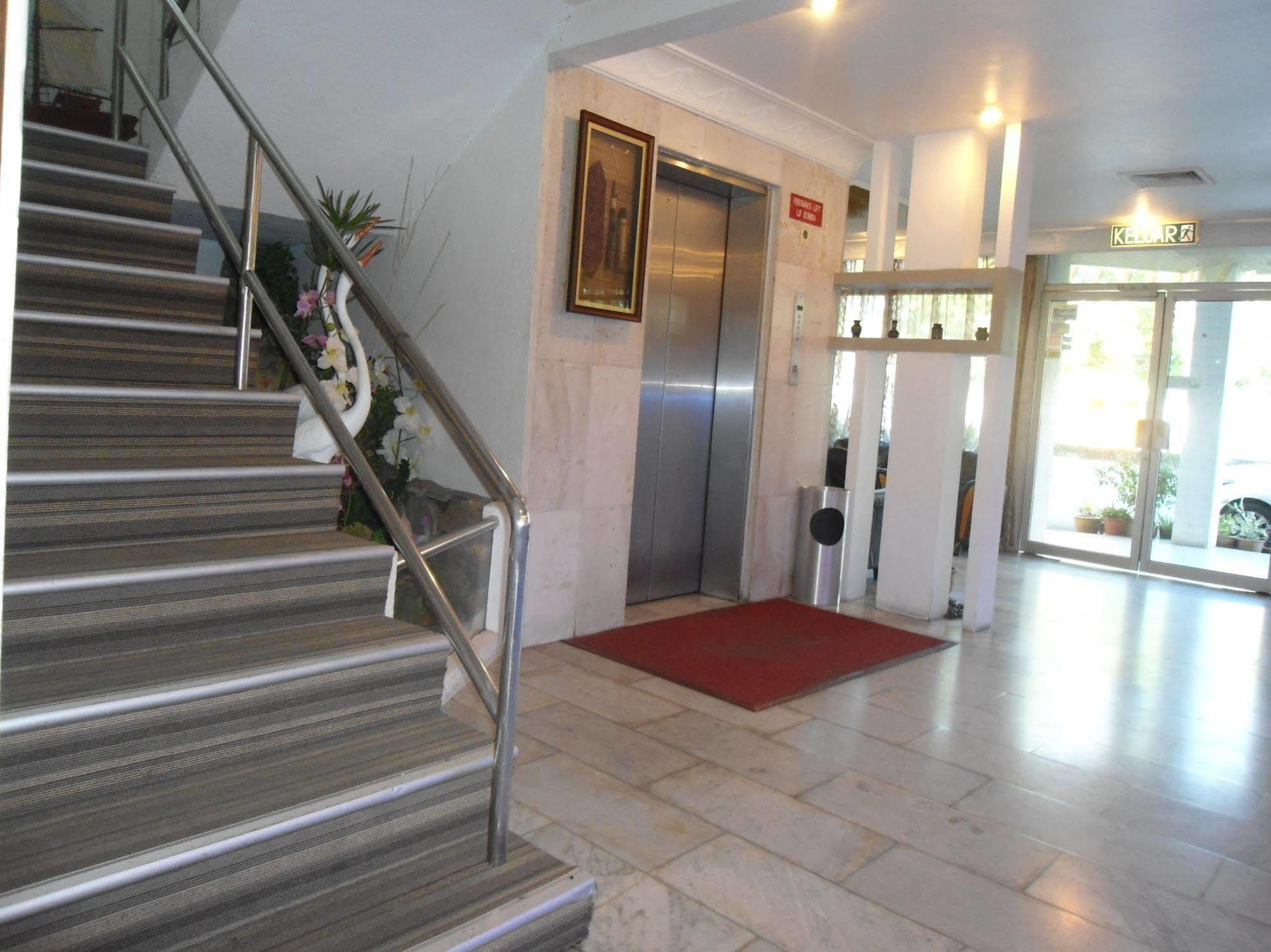 Regent Hotel Бинтулу Екстериор снимка