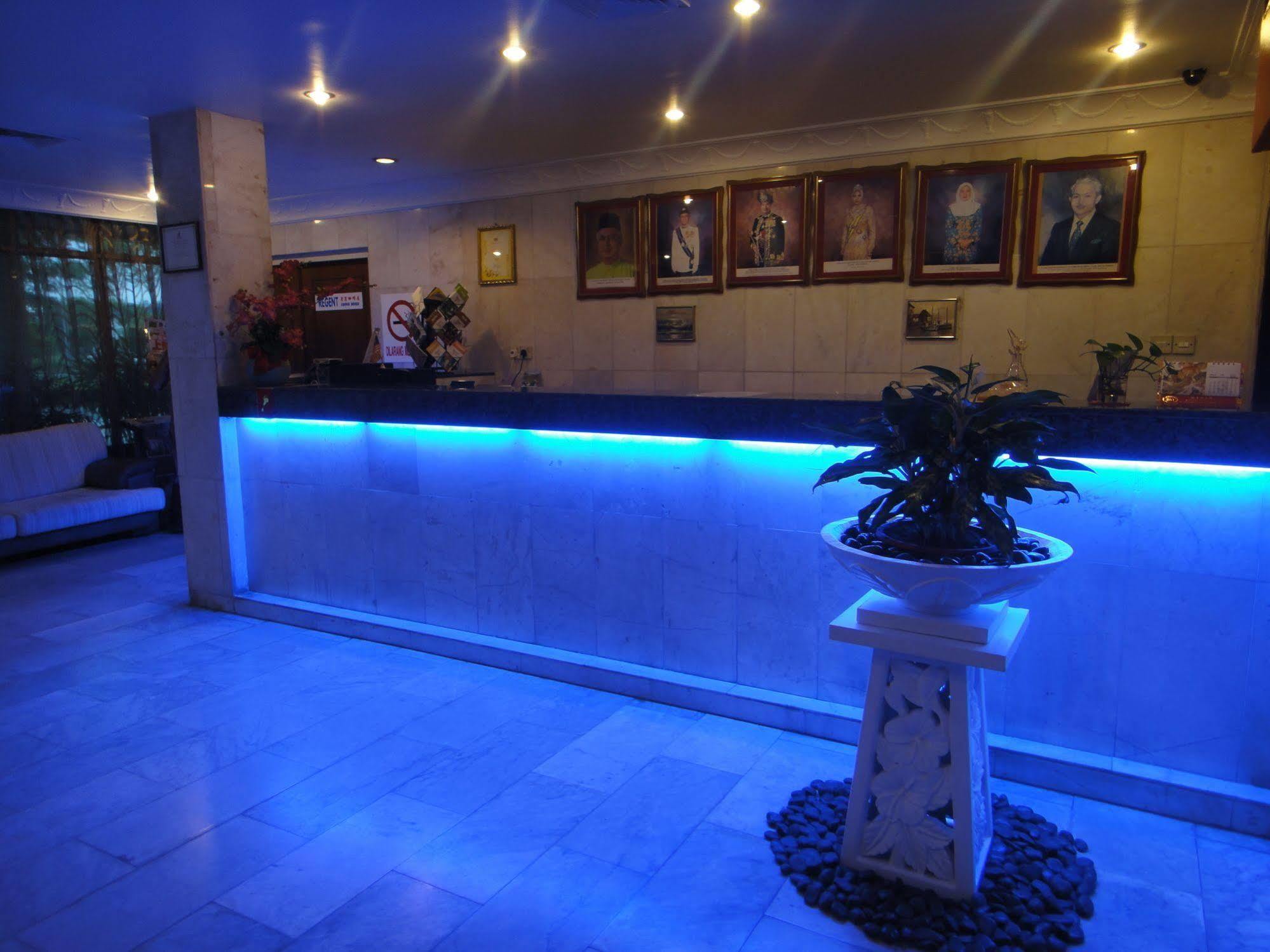 Regent Hotel Бинтулу Екстериор снимка
