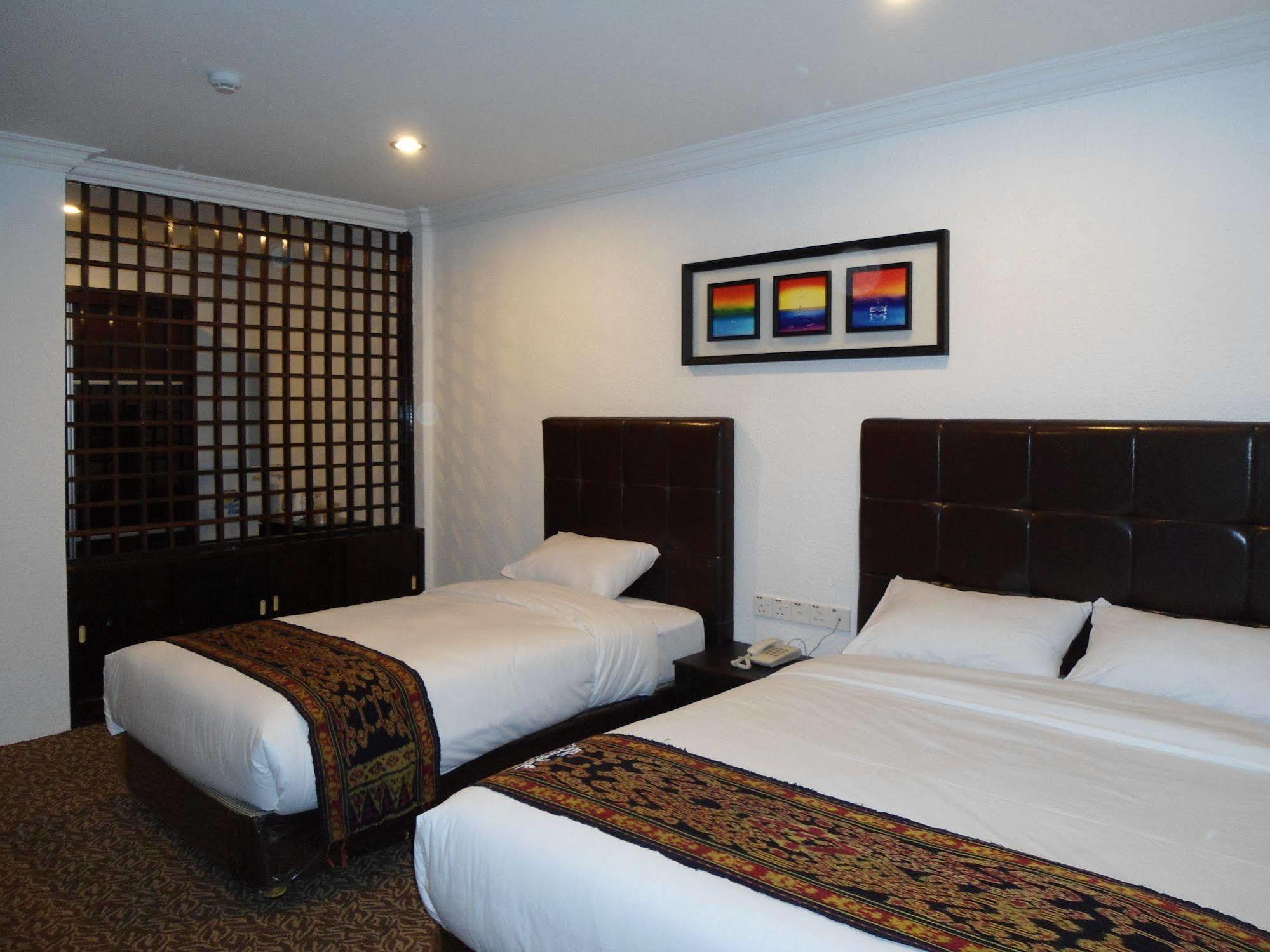 Regent Hotel Бинтулу Екстериор снимка