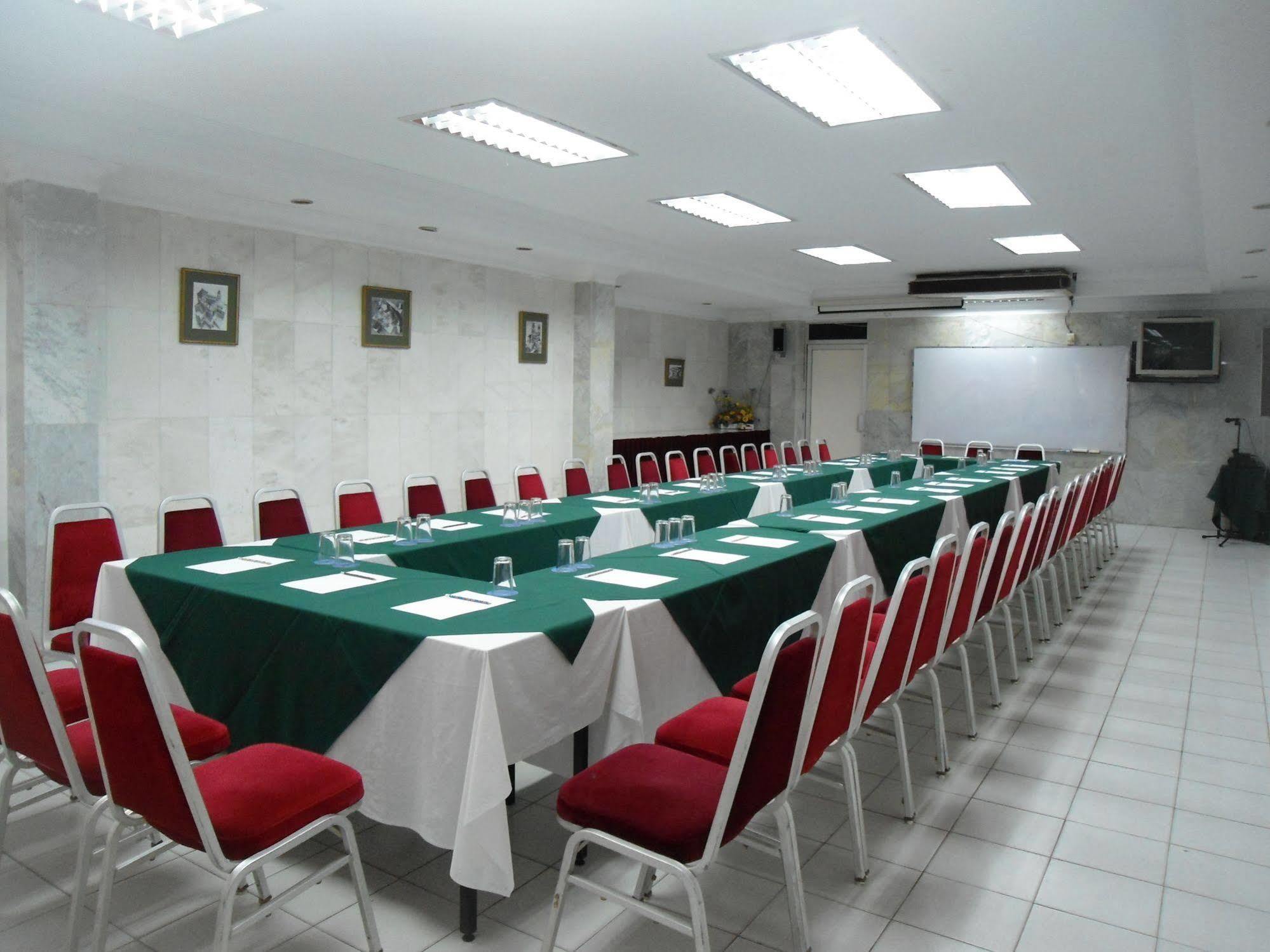 Regent Hotel Бинтулу Екстериор снимка