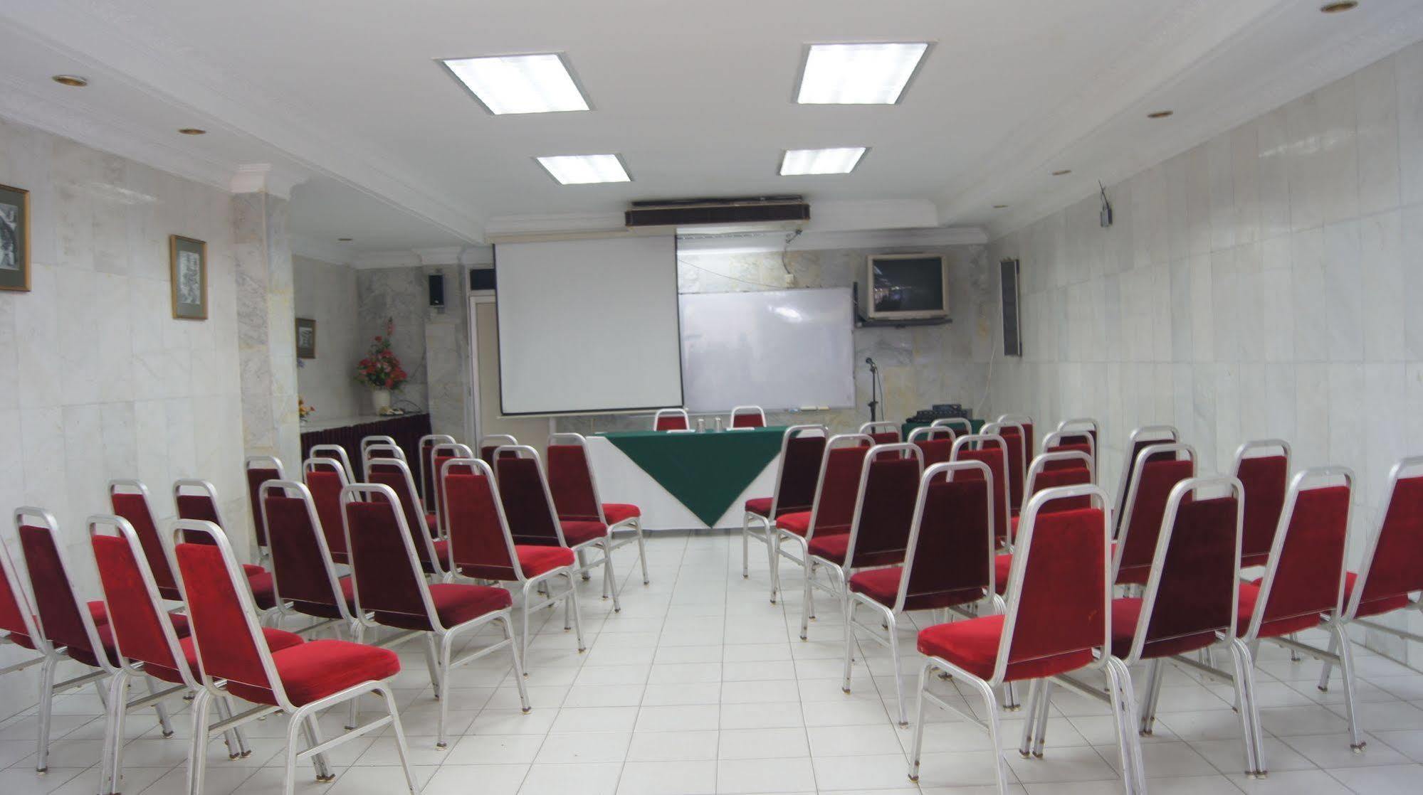 Regent Hotel Бинтулу Екстериор снимка