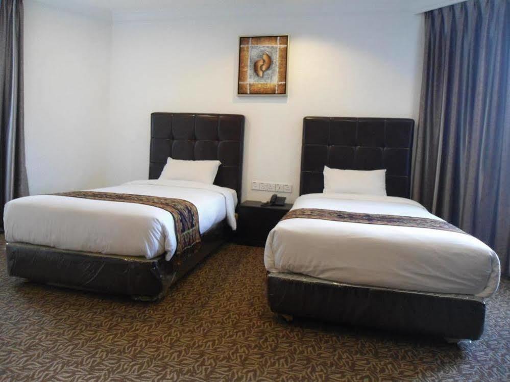 Regent Hotel Бинтулу Екстериор снимка