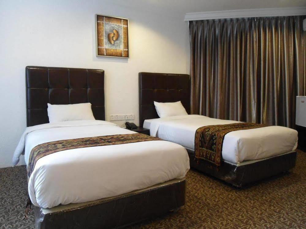 Regent Hotel Бинтулу Екстериор снимка